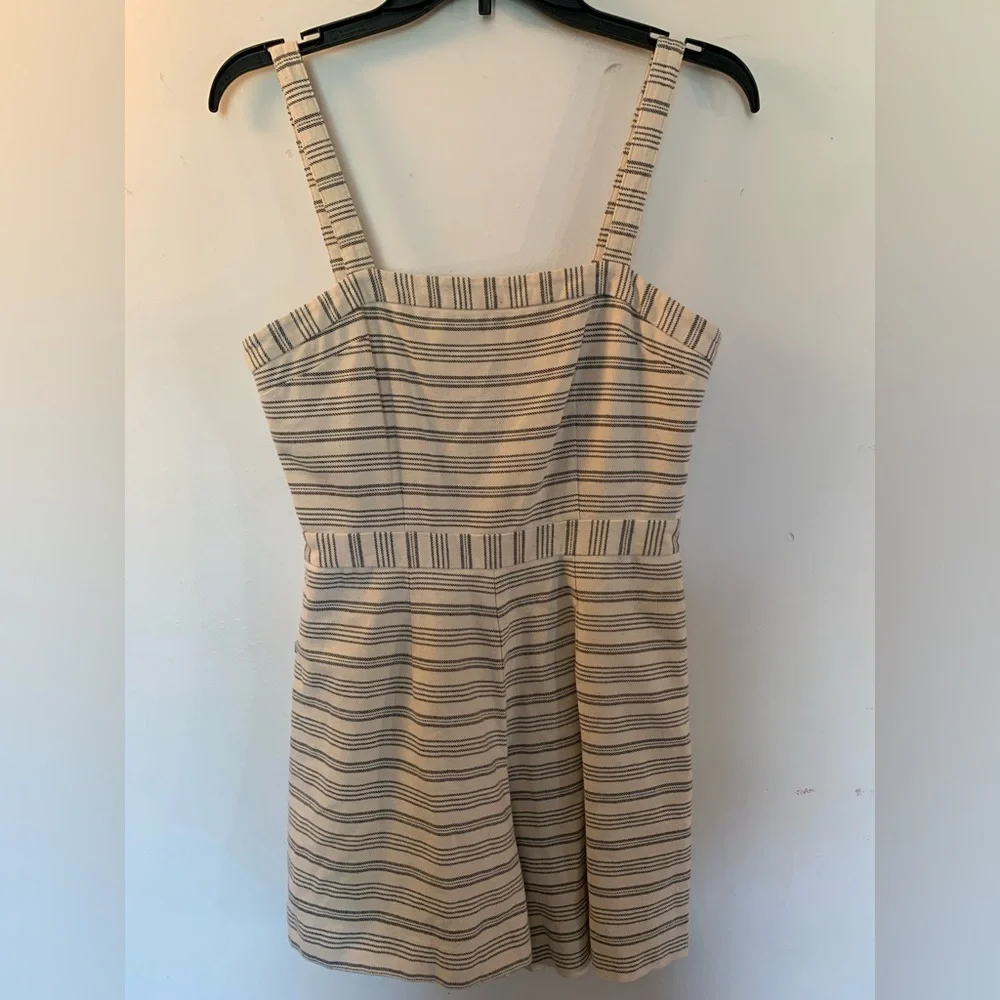 Anthropologie Paper Crown Lexington romper features a striped pattern Size Small - Picture 4 of 8